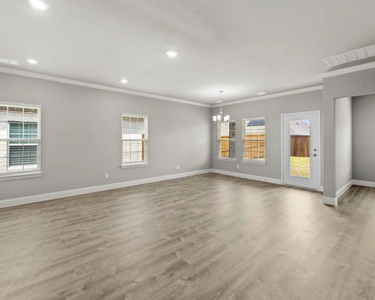 Representative unfurnished interior of a home built from the Nevada by BLUEHAVEN Homes in Lakepointe, Lavon (Image 21).