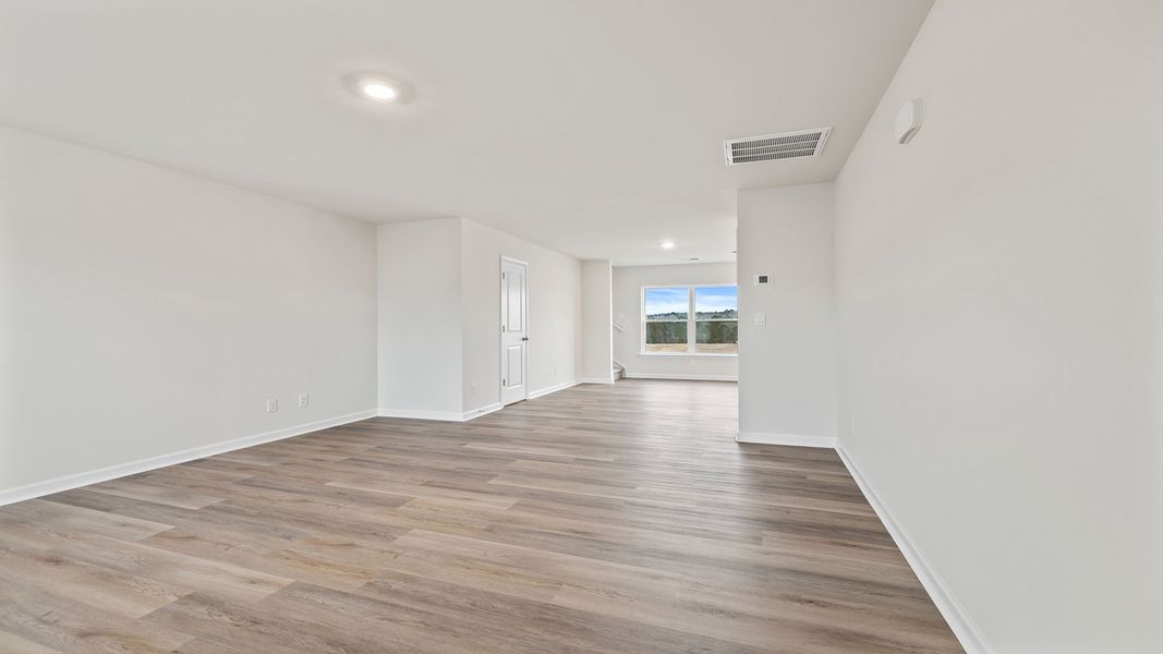 Spacious, unfurnished interior of a new home in Cedar Gap, Fountain Inn (Image 15).