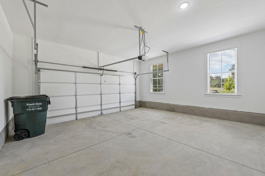 Spacious, unfurnished interior of a new home in Magnolia Ridge, Monroe (Image 35).