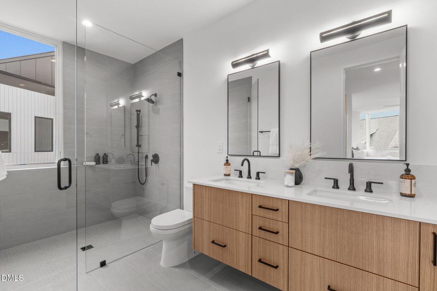 Dual Vanity in Primary Ensuite