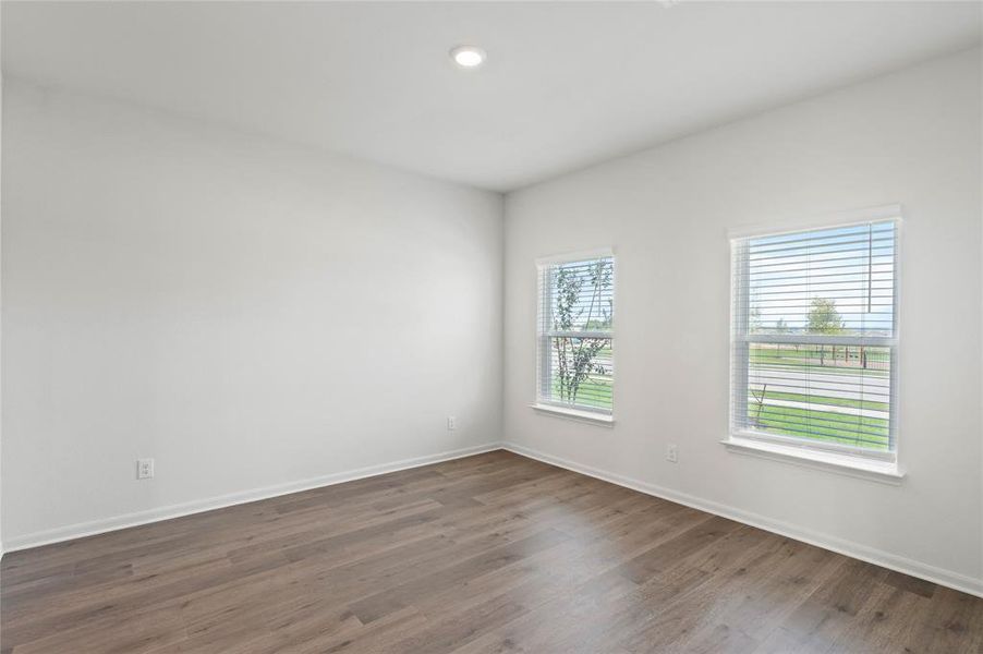 Unfurnished room with dark wood-type flooring and recessed lighting