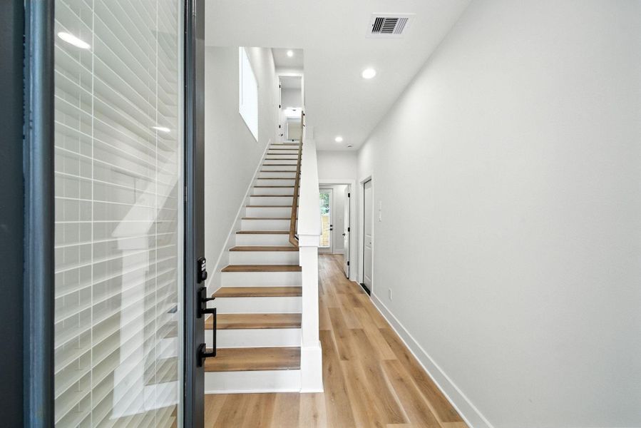 Pictures used for demonstration purposes. Please inquire about final selection. Pictures used for demonstration purposes. Please inquire about final selection.