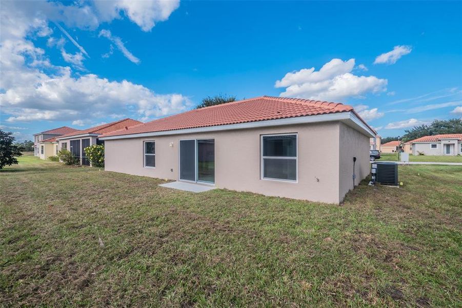 Exterior details and patio area of a home in , Kissimmee (Image 4).