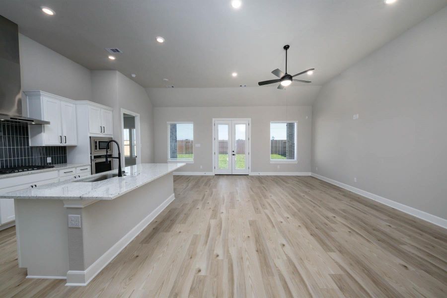 Spacious, unfurnished interior of a new home in , Iowa Colony (Image 10).