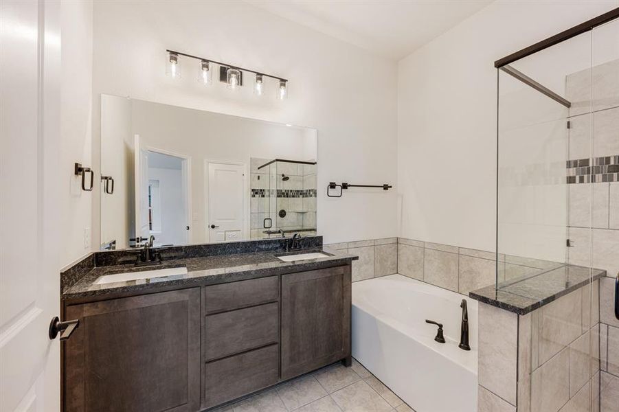 Furnished interior view inside a new home in Maplewood, Glenn Heights (Image 18).
