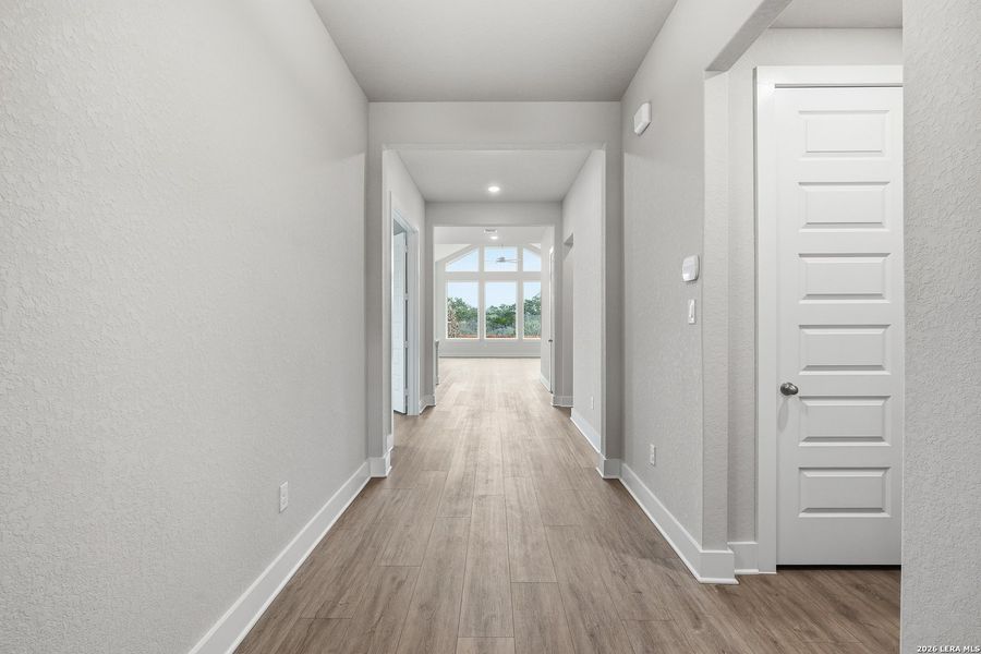 Spacious, unfurnished interior of a new home in Stillwater Ranch, San Antonio (Image 20).