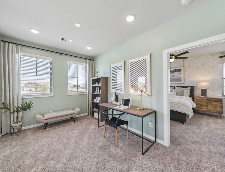 Furnished interior view inside a new home in Sienna, Missouri City (Image 25).