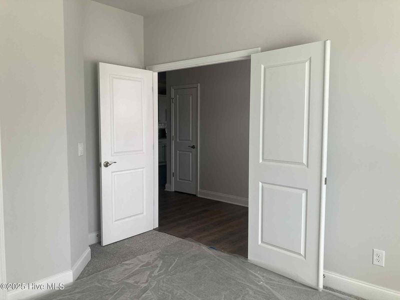 Spacious, unfurnished interior of a new home in Fairfield Harbour, New Bern (Image 15).