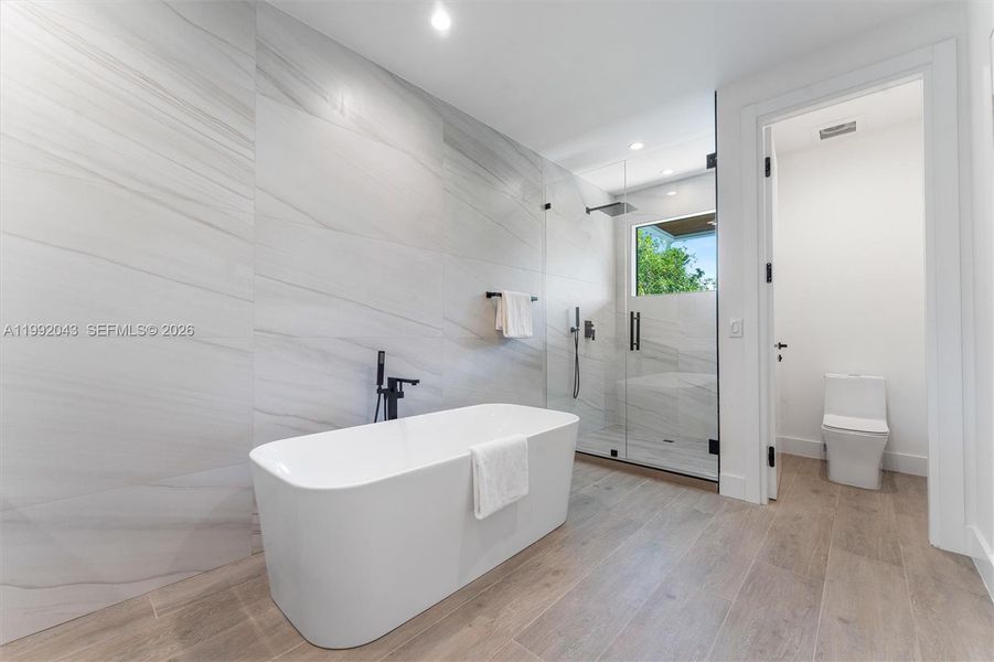 Furnished interior view inside a new home in , Fort Lauderdale (Image 17).