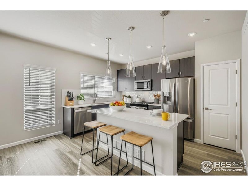 Generous island and tons of natural light flood the kitchen (2nd level) Generous island and tons of natural light flood the kitchen (2nd level)