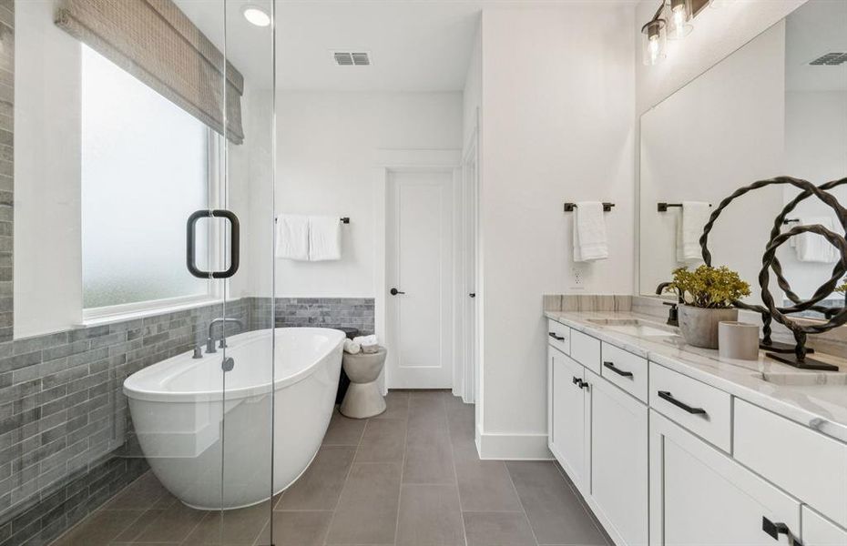 Owner's bath with optional free-standing tub *model representation