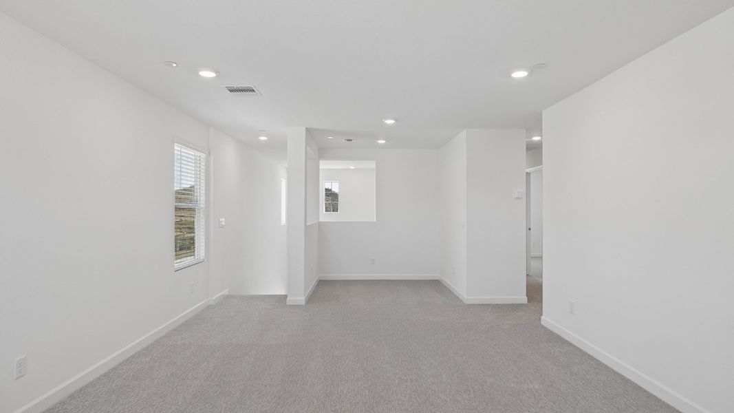 Spacious, unfurnished interior of a new home in The Buttes at Mystic, Peoria (Image 28).