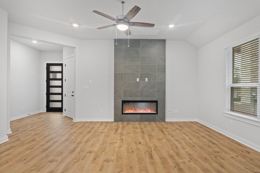 Spacious, unfurnished interior of a new home in Highland Village, Georgetown (Image 21).