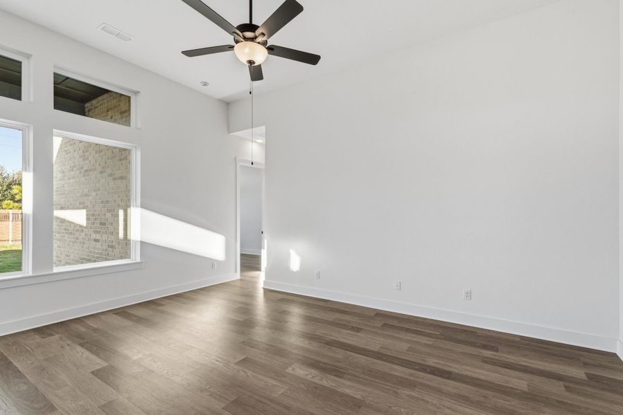 Spacious, unfurnished interior of a new home in , Katy (Image 18).