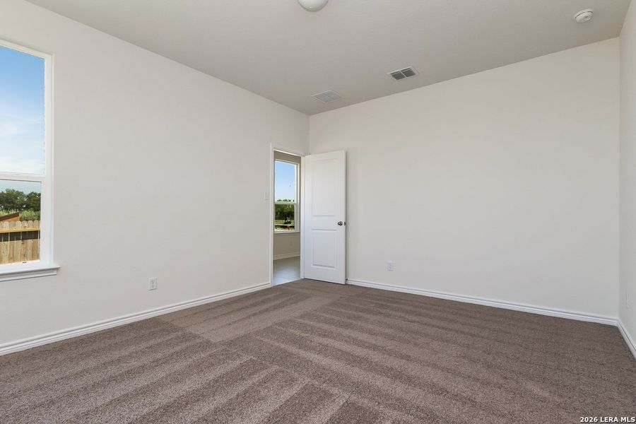 Spacious, unfurnished interior of a new home in Woodside Farms, Seguin (Image 5).