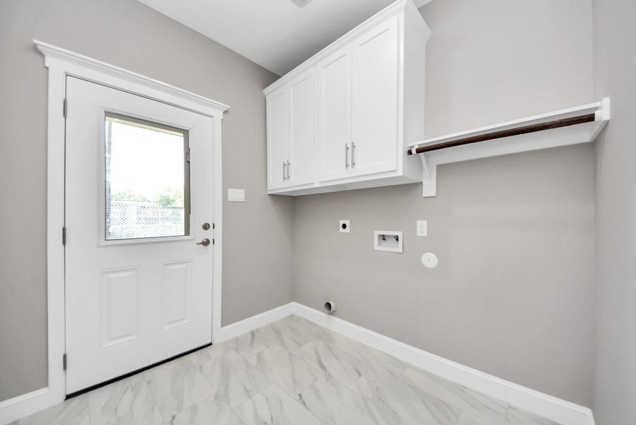 Spacious, unfurnished interior of a new home in , Baytown (Image 13).