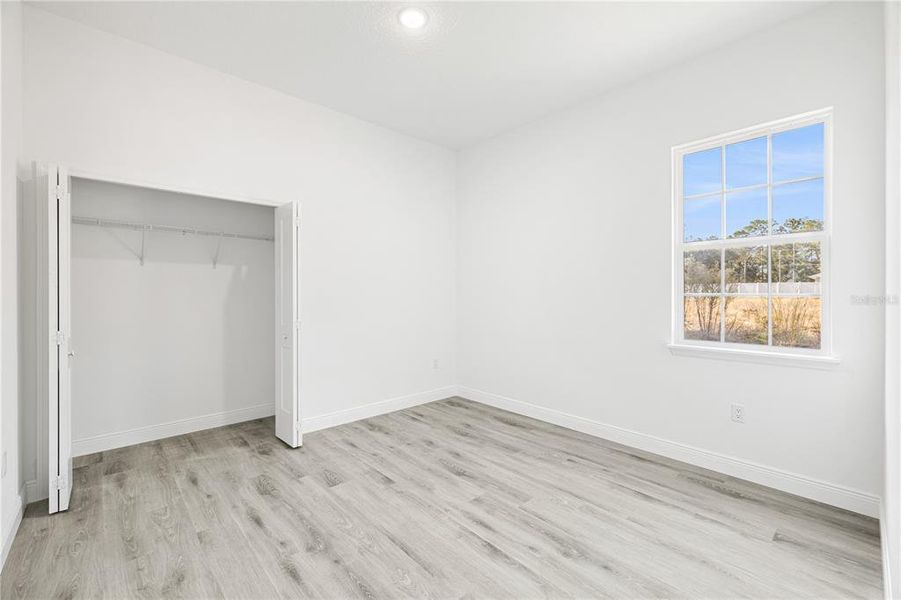 Spacious, unfurnished interior of a new home in , Ocala (Image 32).