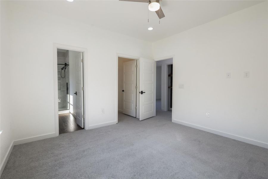 Spacious, unfurnished interior of a new home in , Conroe (Image 23).