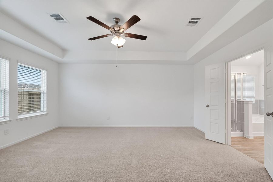 Spacious, unfurnished interior of a new home in Rollingbrook Estates, Baytown (Image 35).