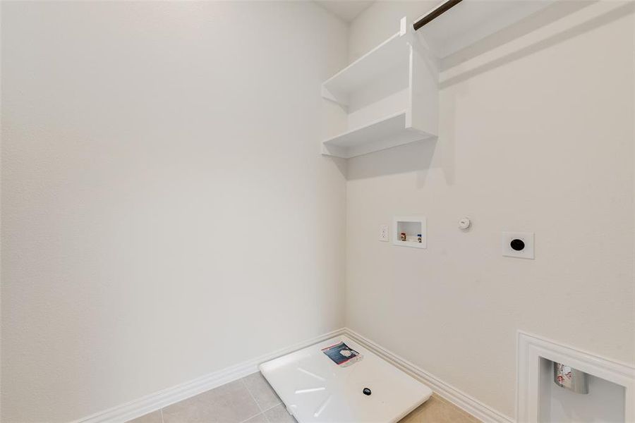 Spacious, unfurnished interior of a new home in Walden Pond, Forney (Image 27).