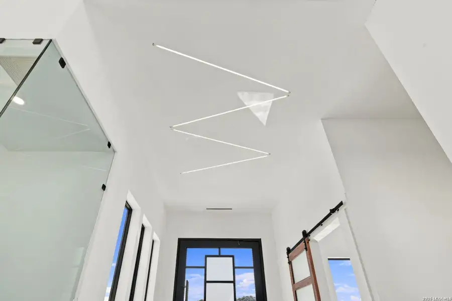 Spacious, unfurnished interior of a new home in , San Antonio (Image 97).