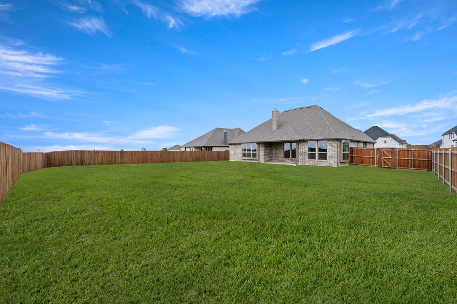 Exterior details and patio area of a home in Myrtle Creek, Waxahachie (Image 19).