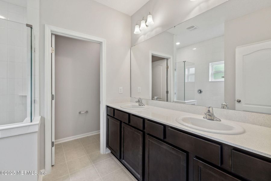Furnished interior view inside a new home in , Jacksonville (Image 9).