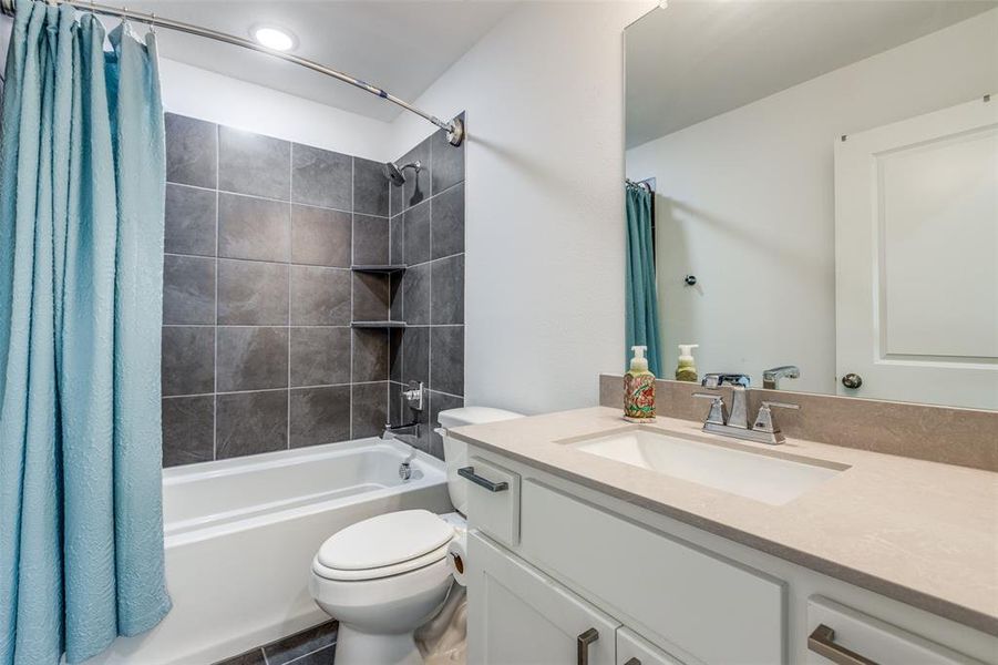 Full ensuite second floor bathroom with a shower / bath combo and sizeable vanity! Full ensuite second floor bathroom with a shower / bath combo and sizeable vanity!