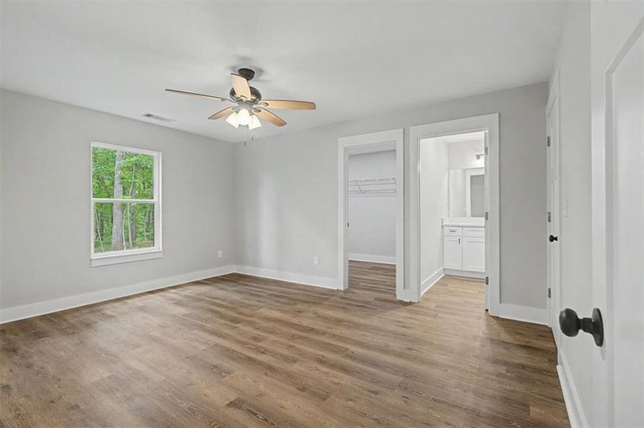 Spacious, unfurnished interior of a new home in , Emerson (Image 33).