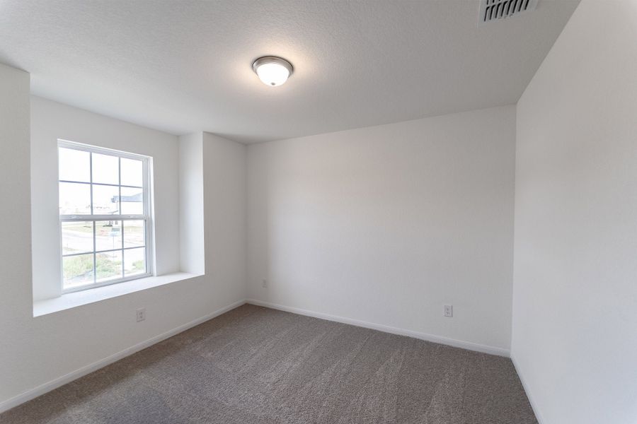 Spacious, unfurnished interior of a new home in Hunter's Ranch, San Antonio (Image 17).