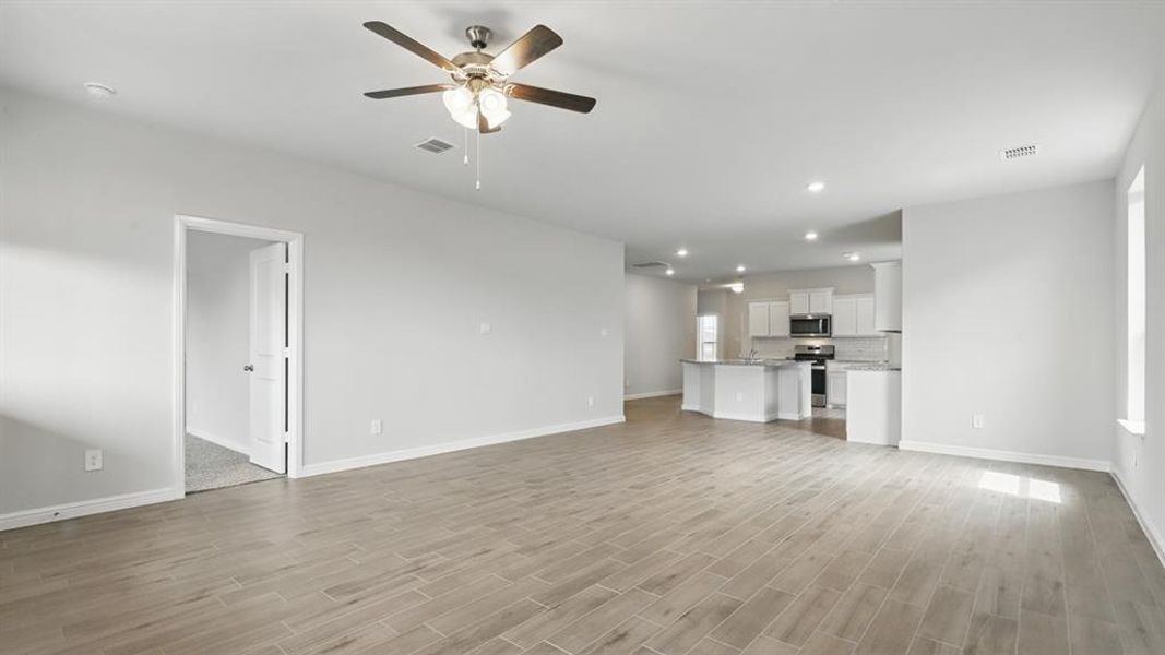 Spacious, unfurnished interior of a new home in Springhill South, Boyd (Image 29).