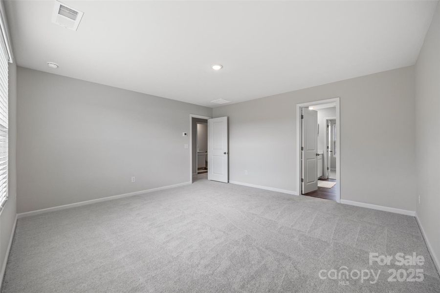 Spacious, unfurnished interior of a new home in Creekside Cottages, Bessemer City (Image 16).