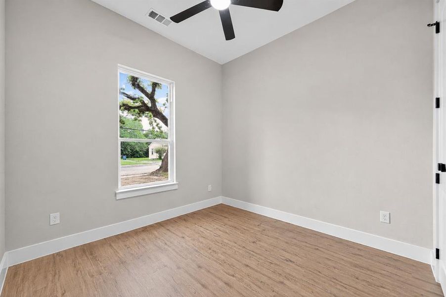 Spacious, unfurnished interior of a new home in , Dallas (Image 10).