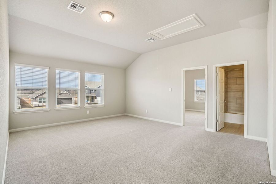 Spacious, unfurnished interior of a new home in Estancia Ranch - Classic Series, San Antonio (Image 48).