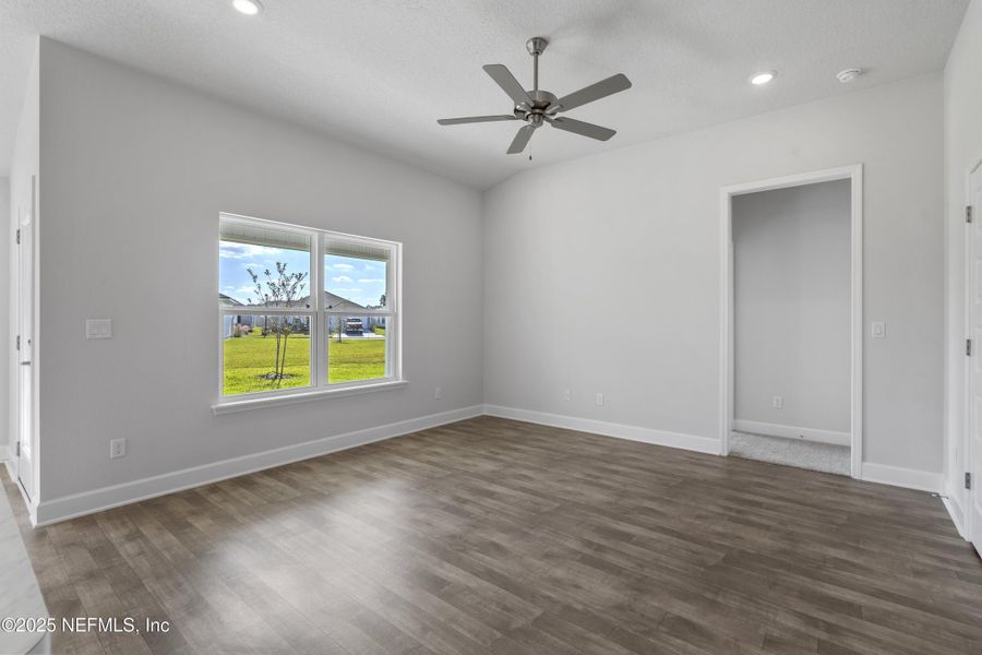 Spacious, unfurnished interior of a new home in Summerglen, Jacksonville (Image 13).