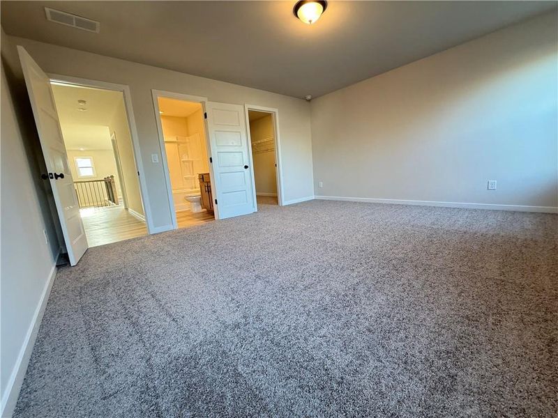 Spacious, unfurnished interior of a new home in Ponderosa Farms Reserve, Gainesville (Image 29).