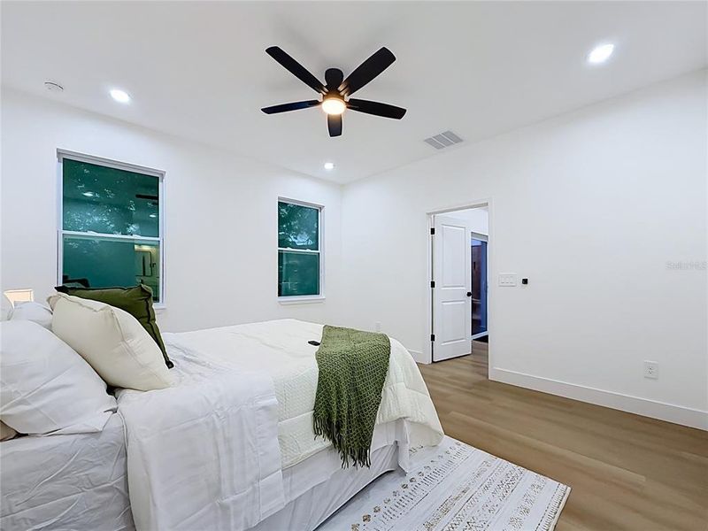 Furnished interior view inside a new home in , Orlando (Image 36).