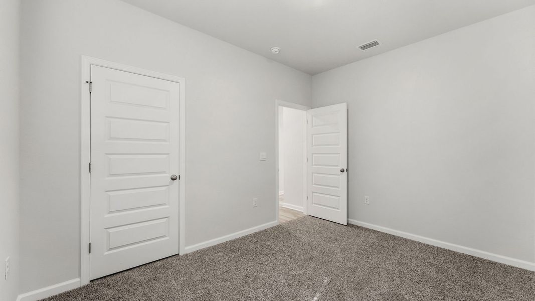 Spacious, unfurnished interior of a new home in Hodges Bayou Plantation, Panama City (Image 21).