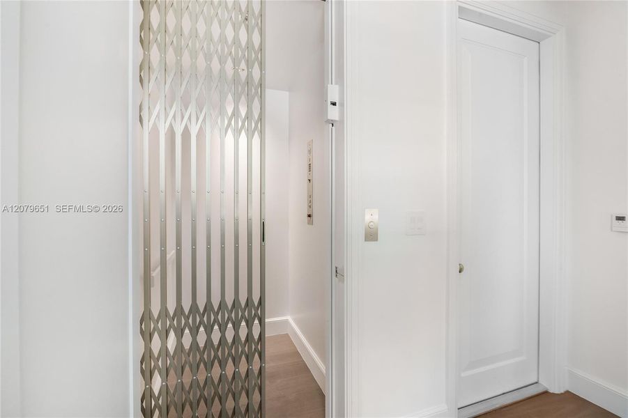 Spacious, unfurnished interior of a new home in , Coral Gables (Image 20).