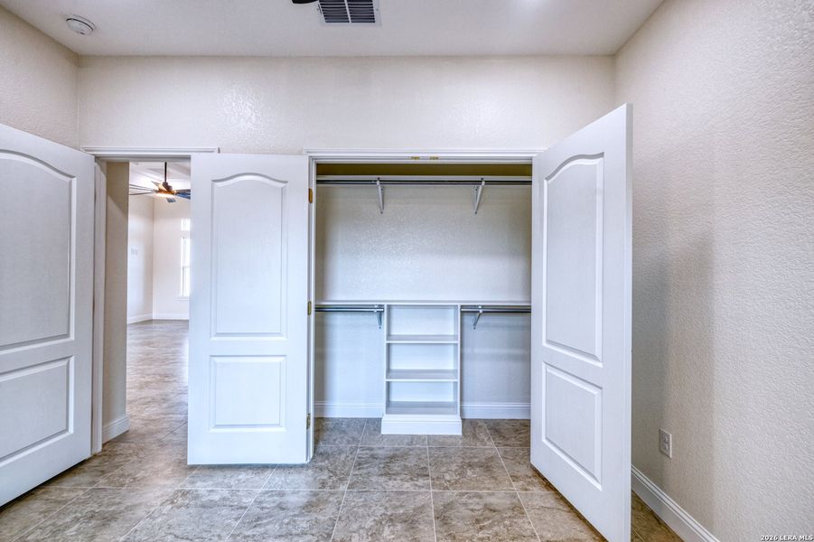 Spacious, unfurnished interior of a new home in , Eagle Pass (Image 14).