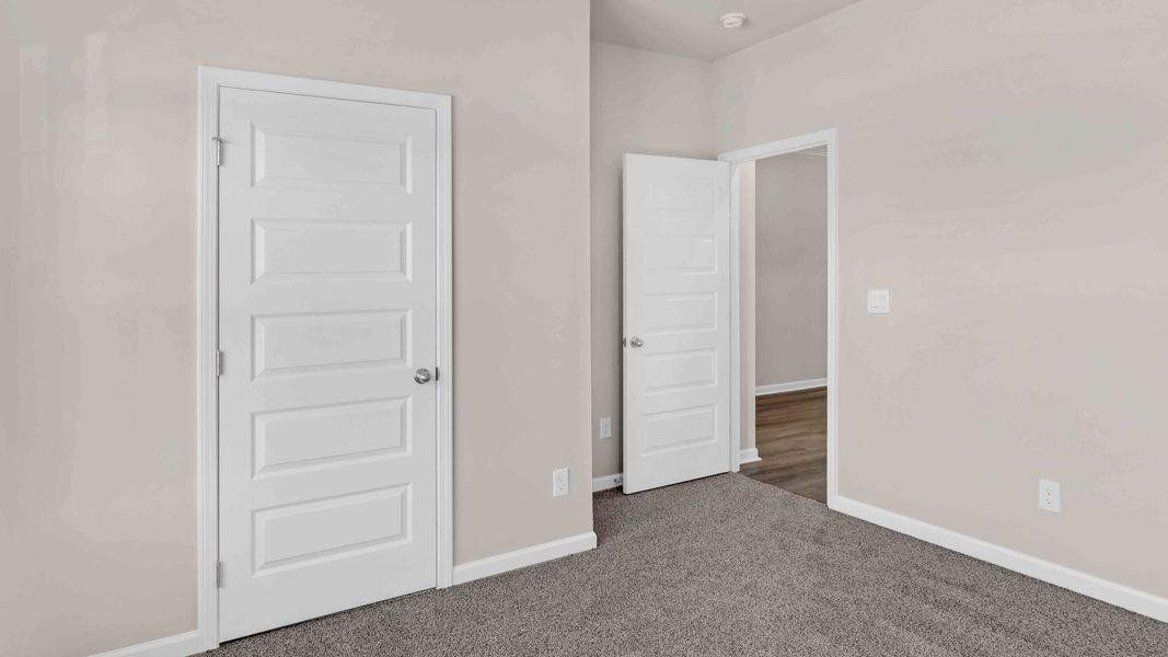 Representative unfurnished interior of a home built from the Plan by D.R. Horton in Hedge Rose, Somerville (Image 22).