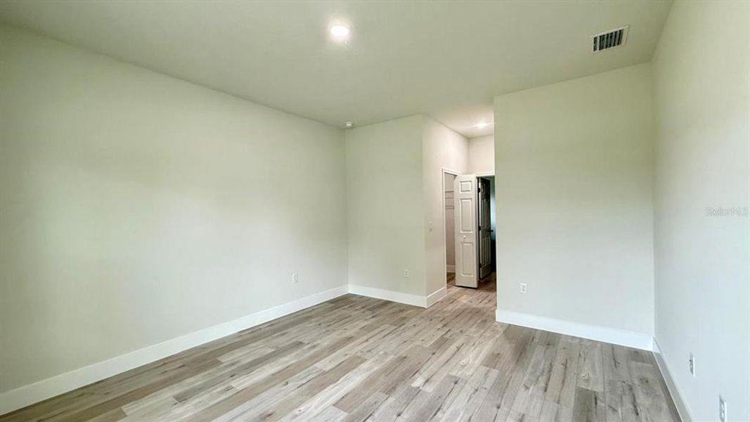 Spacious, unfurnished interior of a new home in , Ocala (Image 19).