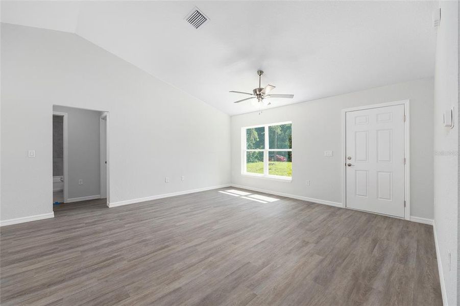 Spacious, unfurnished interior of a new home in , Ocklawaha (Image 12).