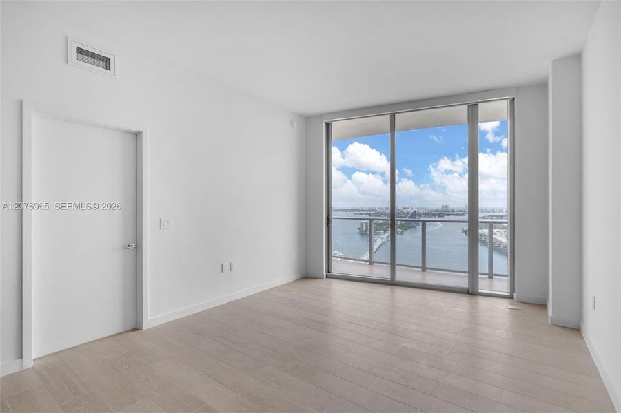Spacious, unfurnished interior of a new home in , Miami (Image 20).