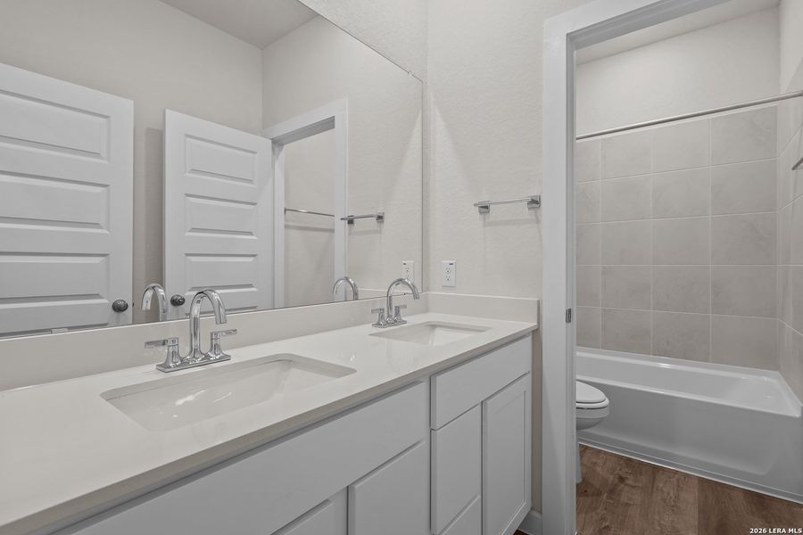 Furnished interior view inside a new home in Hiddenbrooke, Seguin (Image 7).