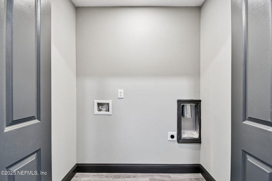 Spacious, unfurnished interior of a new home in , Jacksonville (Image 14).