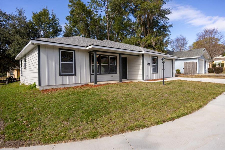 Exterior details and patio area of a home in , Gainesville (Image 4).
