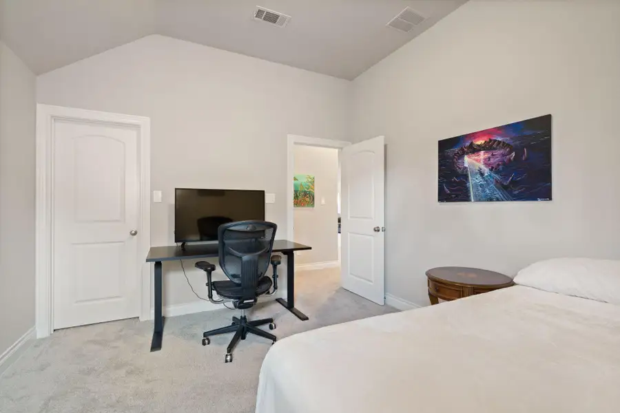 4th bedroom - Upstairs 4th bedroom - Upstairs