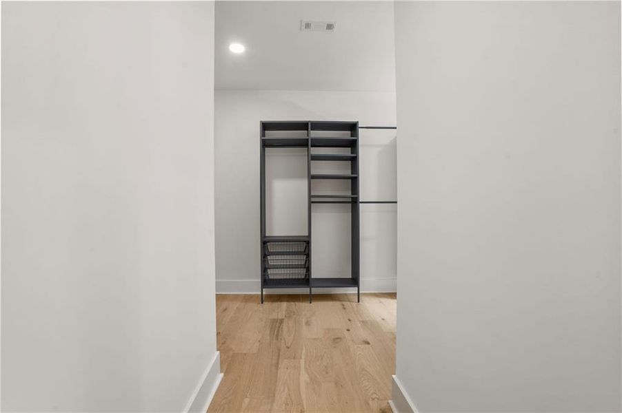 Spacious, unfurnished interior of a new home in , Atlanta (Image 23).