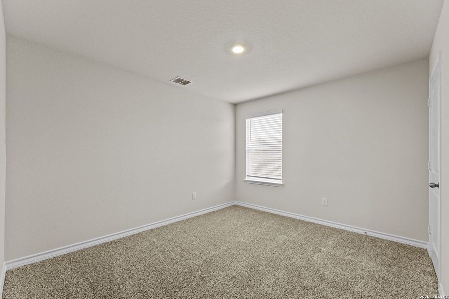Spacious, unfurnished interior of a new home in Laurel Vistas, San Antonio (Image 23).